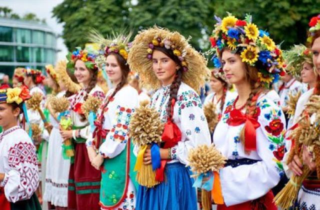 Які ж ми гарні в нашій вишиванці! Всесвітній день вишиванки - день чистої української краси