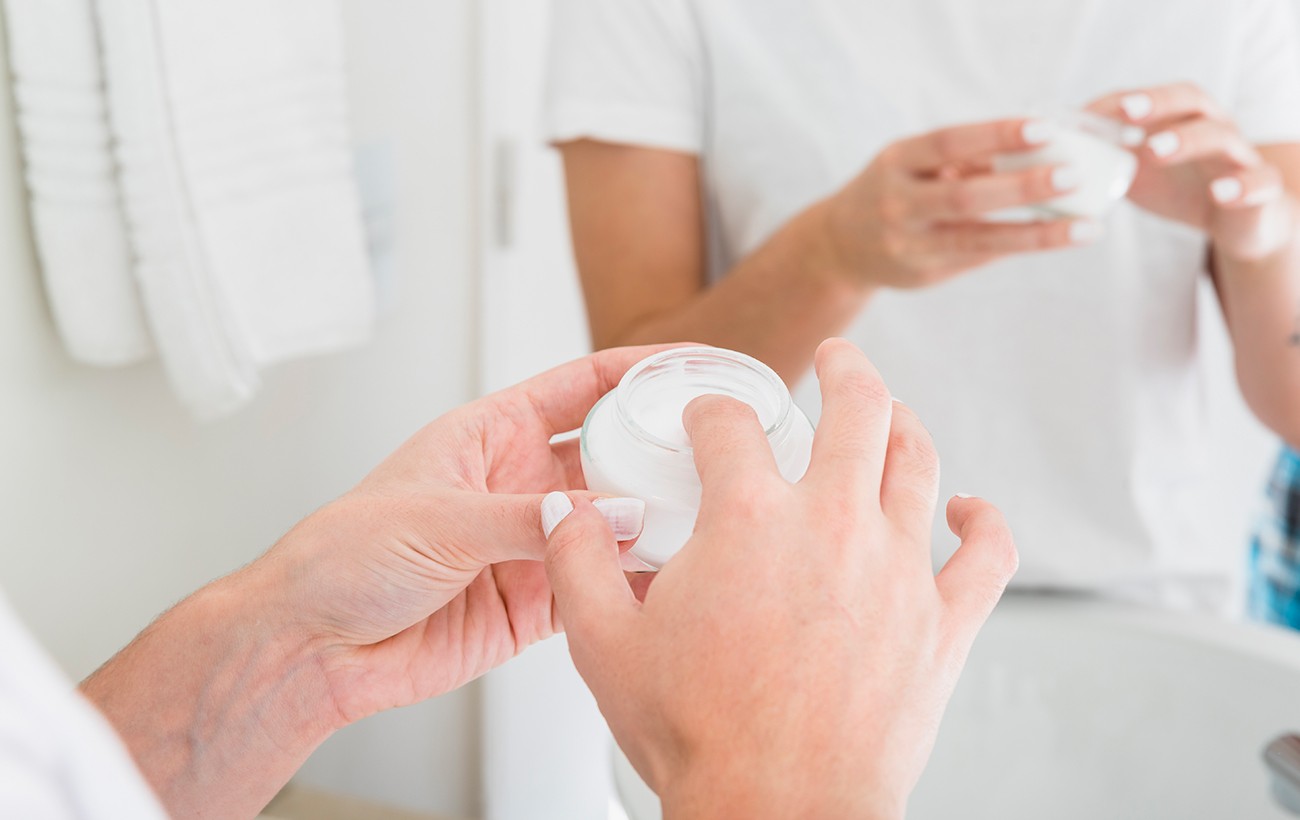 Як доглядати за шкірою рук у морозну погоду: зволоження, пом'якшення та захист