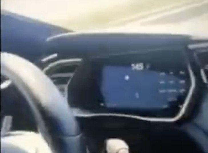 Швидкість Tesla.