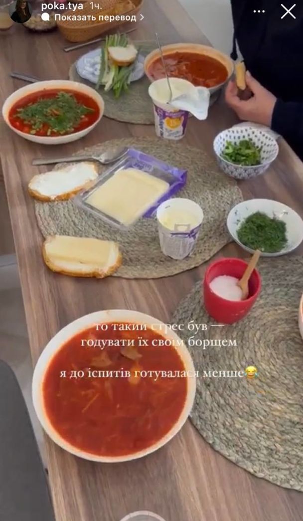 Молода дружина Володимира Остапчука частувала його батьків фірмовою стравою / © instagram.com/poka.tya