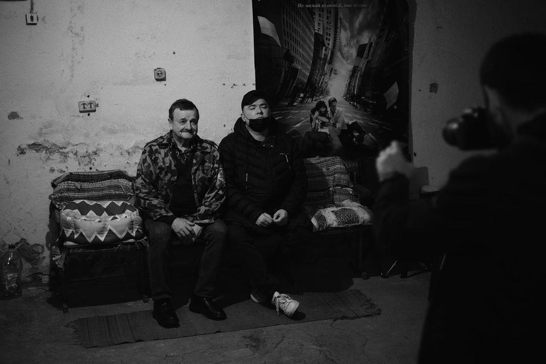 Андрій Данилко та консьєрж Кузьмич / © instagram.com/tsyronian
